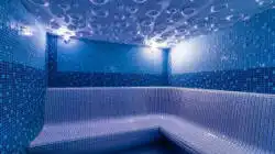 Джакузи с душевыми кабинами